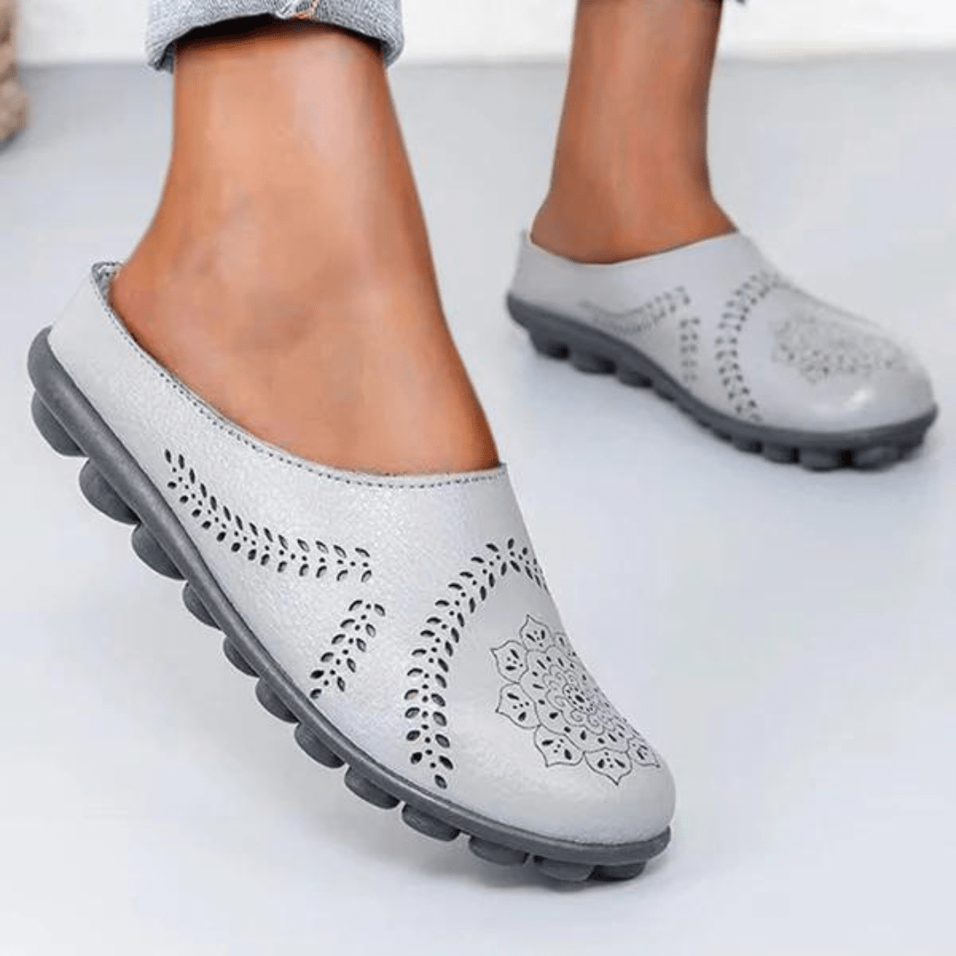Relaxed Harmony Hollow Casual Slippers
